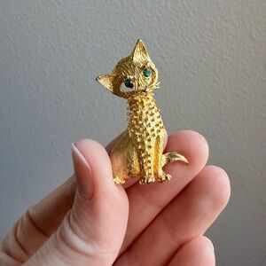 Vintage Gold Tone Cat Brooch Pin